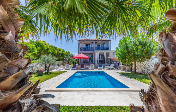 Najam kuća za odomor sa bazenom u Puli