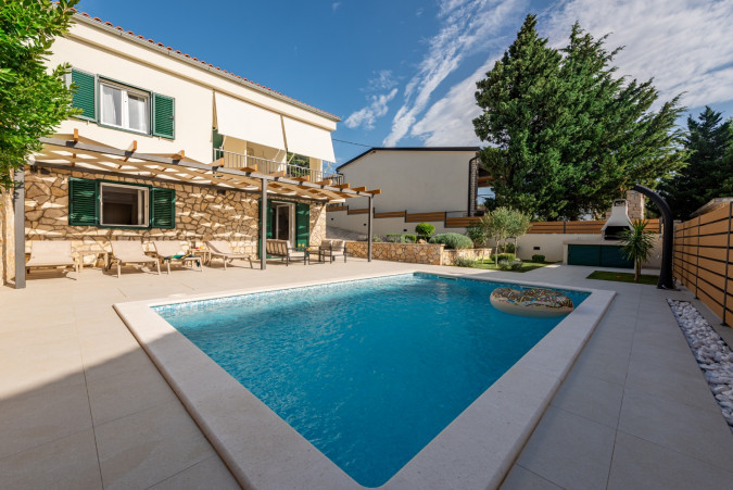 Dalmor holiday house s bazenom u blizini mora, Rovanjska, Dalmacija