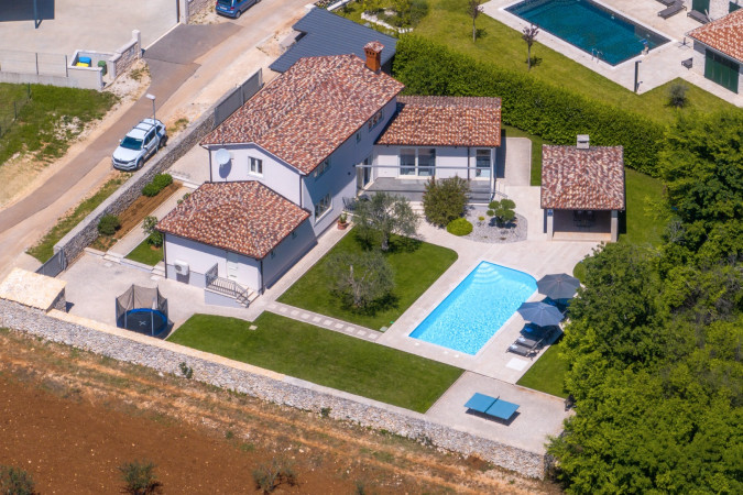 Vila s bazenom Višnjan – Istria