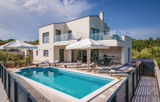 Villa Izabel With Hot Whirlpool