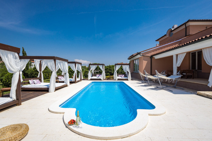 Villa Mirna - moderna vila s bazenom u Medulinu