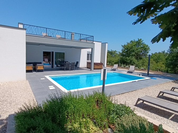 Villa Tempest Holiday Home with Pool and Spa