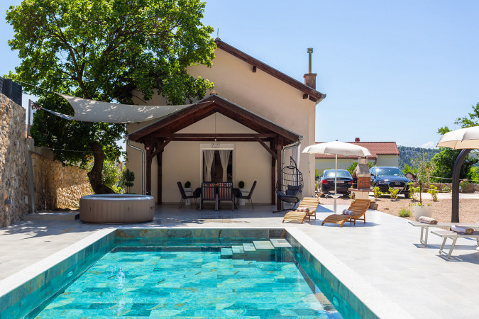 House KID, Bribir, Hrvatska