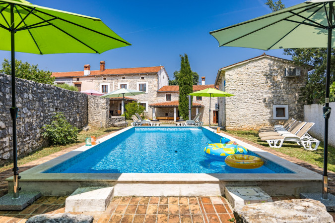 Villa Barbara kompleks 3 kuće sa zajedničkim dvorištem i bazenom, Orihi - Istra
