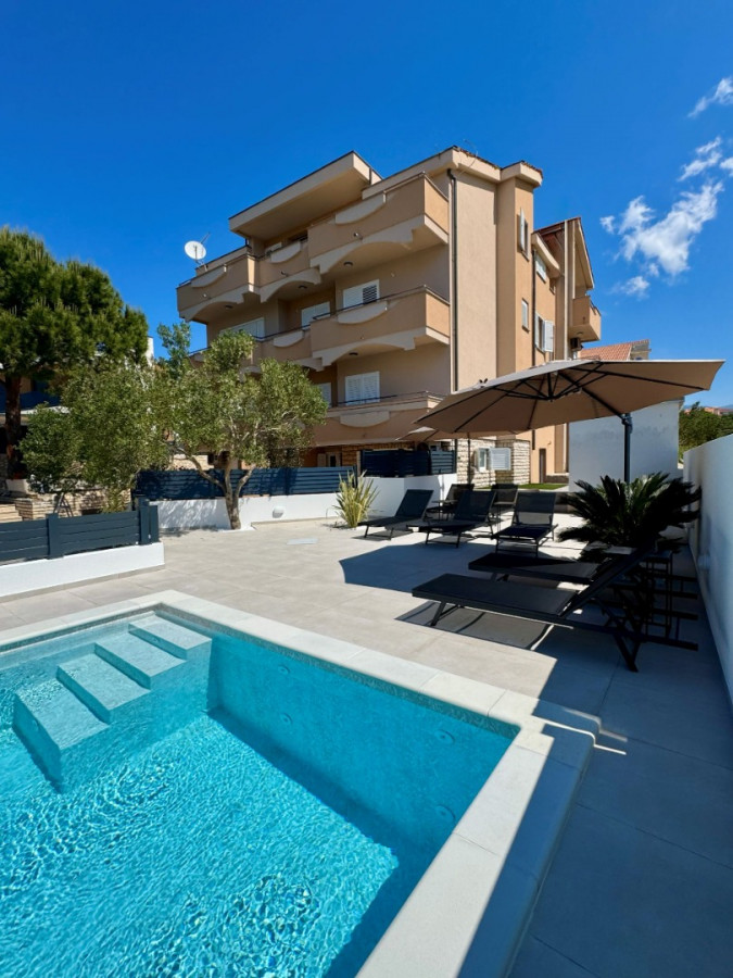 Apartments Toma Novalja